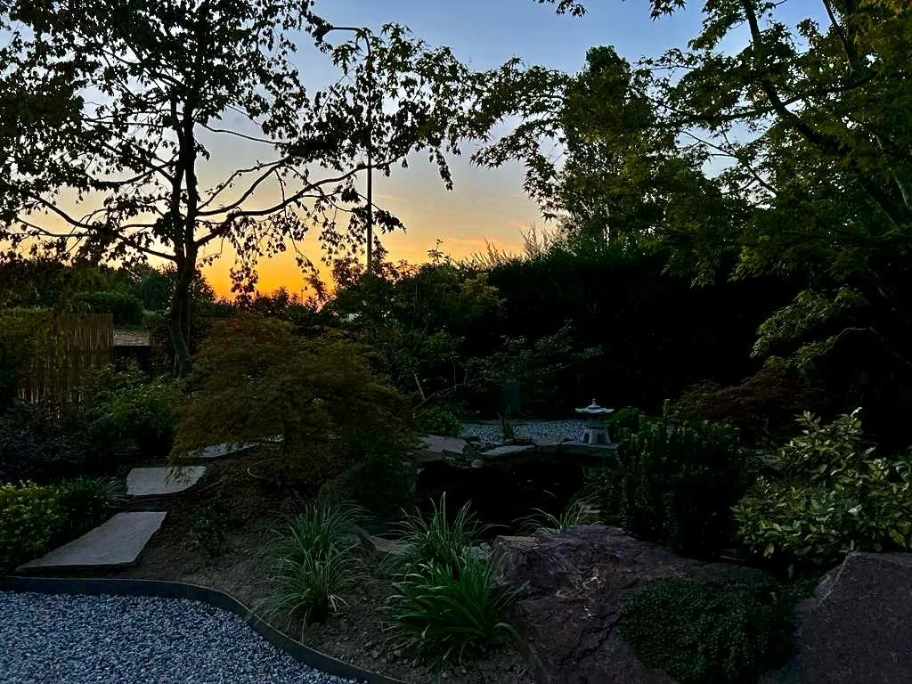 Giardino orientale al tramonto — Oltre il Verde